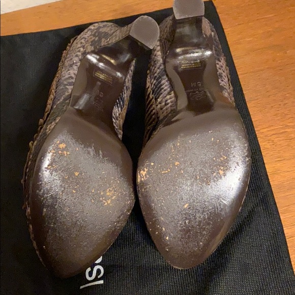 Isabella Fiore Brown Heels - Picture 7 of 11